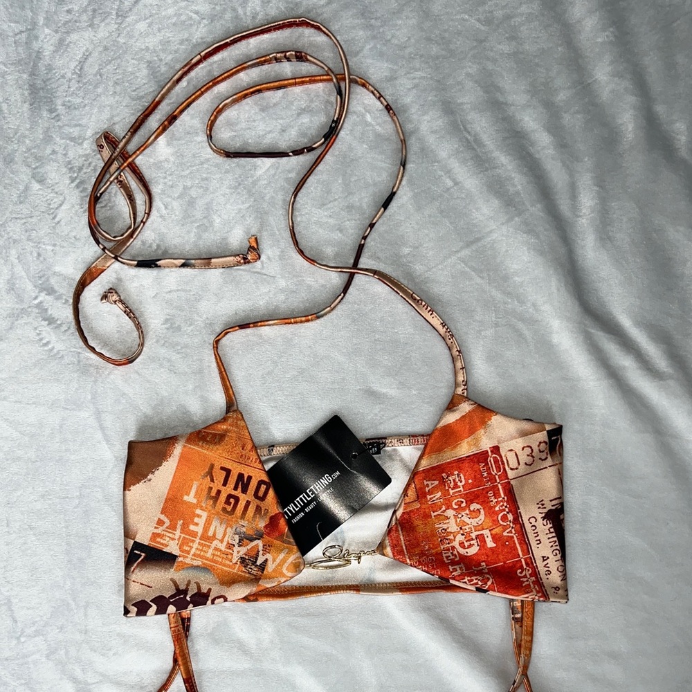 NWT Orange Newspaper Print Bikini Top 🧡📰